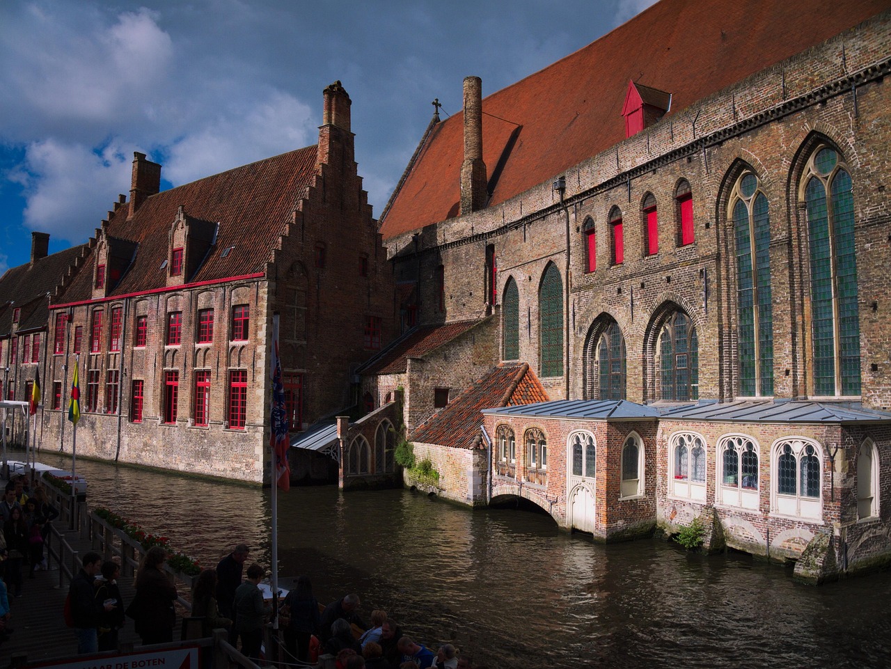 Bruges Canal Cruise and Walking Tour