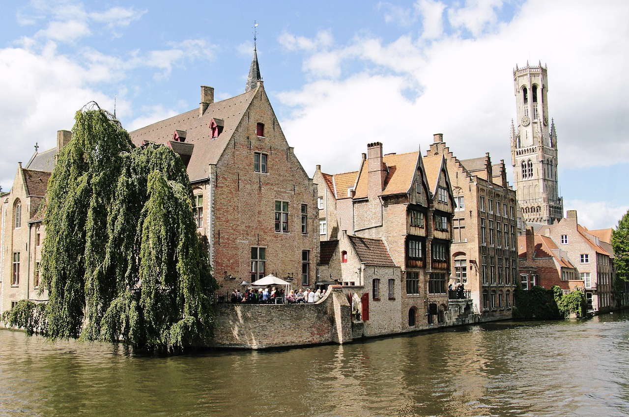 Bruges Canal Cruise and Walking Tour
