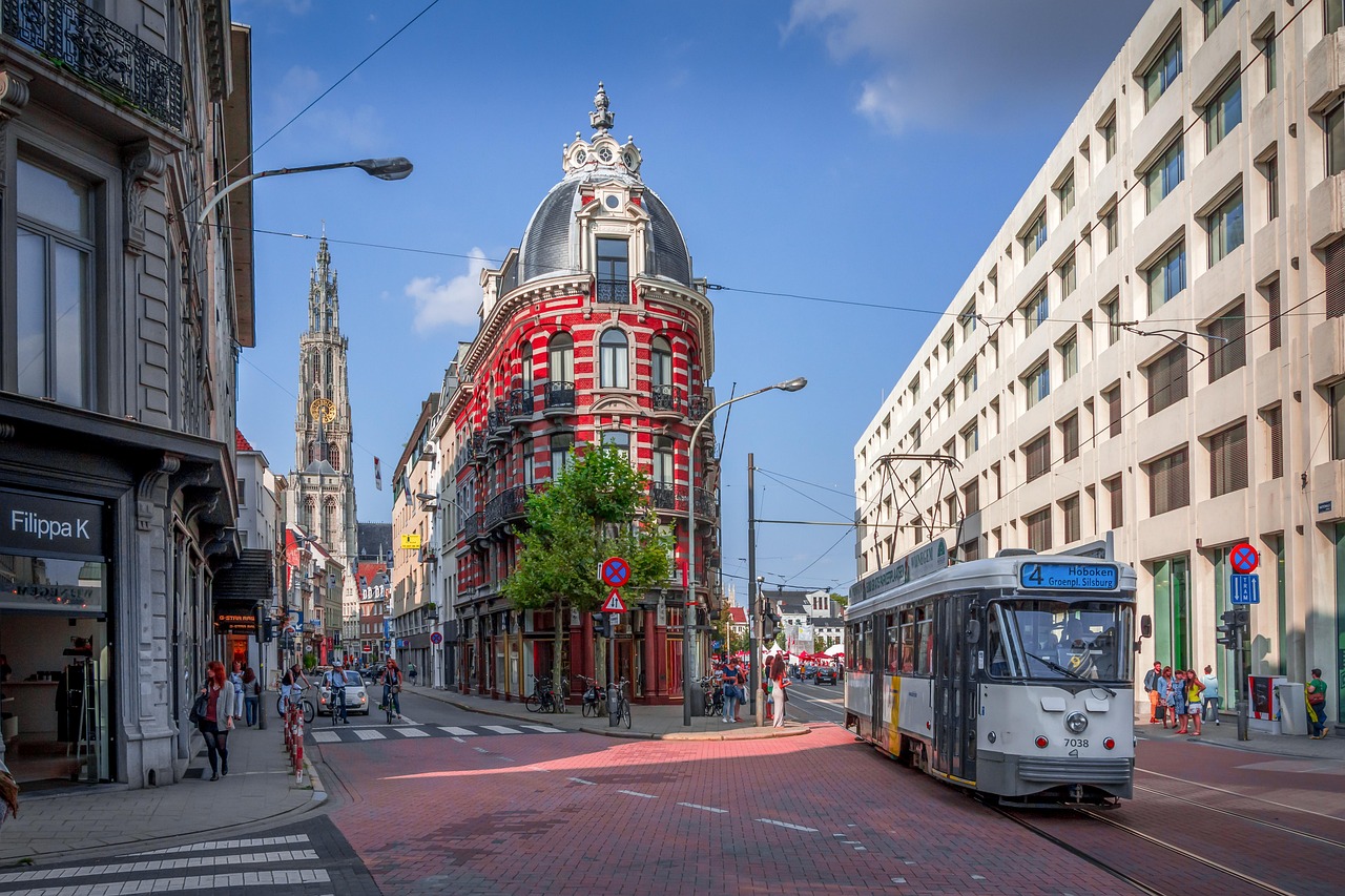Antwerp Cathedral and Diamond District Tour